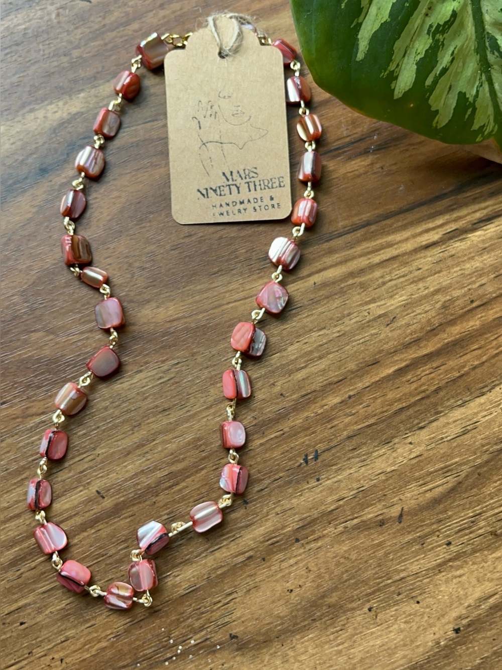 RED SHELL NECKLACE